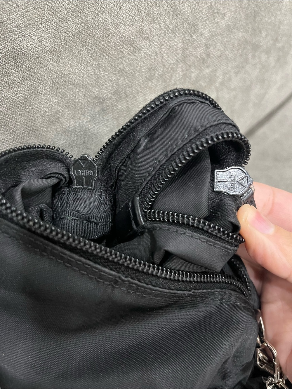 Prada bag - Picture 9 of 16